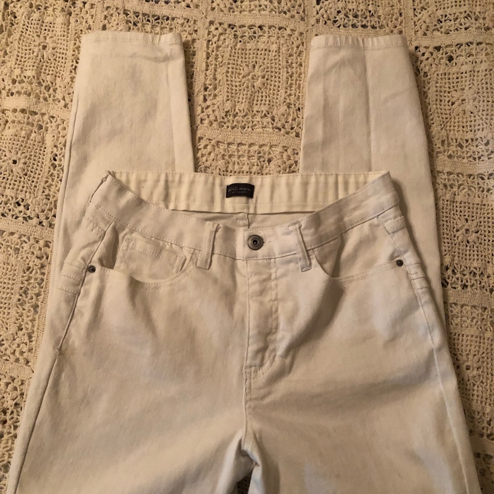 White Bold elements cut to curve jeans size 12